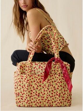 Urban Outfitters Baggu Small Cloud Carry-On Bag